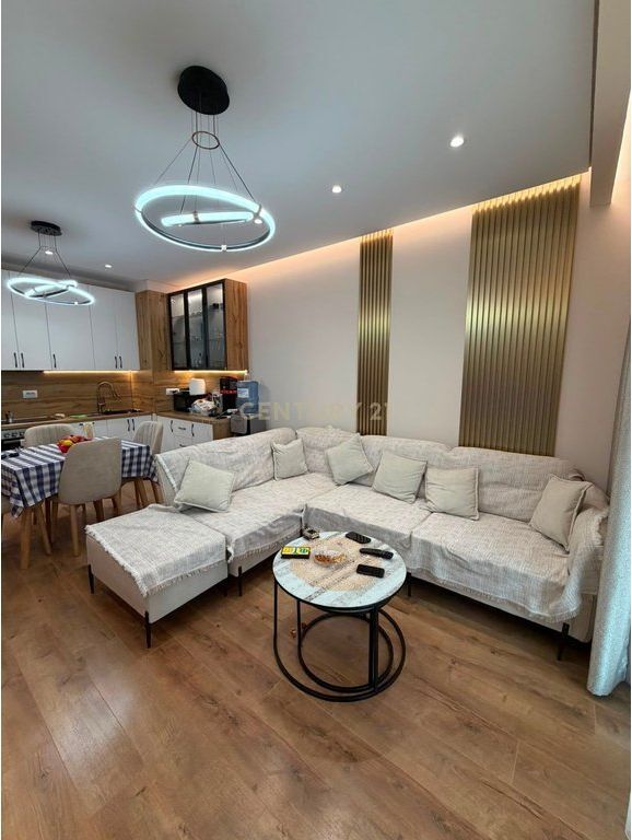 Apartment for rent 1+1 opposite Ring Center, at Zogu I Zi!