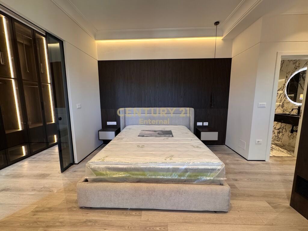 Luxury apartment 2+1+2 for rent at Garden Building