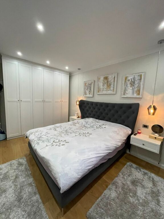🏡 **Apartament 2+1 me qira pranë Shkollës “Siri Kodra”**