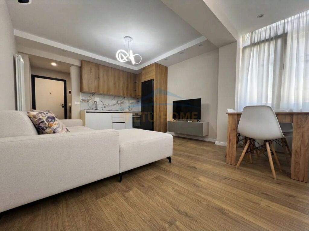 Rent , Apartment 1+1 , Blloku , Tirane