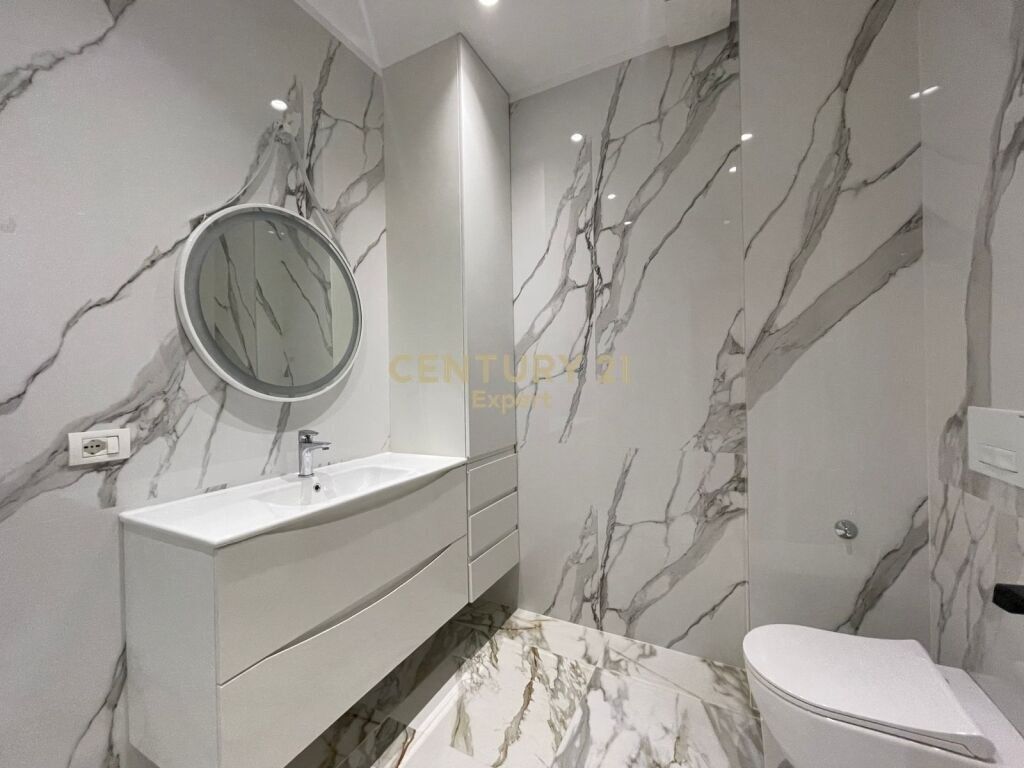 JAPIM APARTAMENT 3+1+2 ME QIRA NE KOMPLEKSIN LAKE LAND RESIDENCE NE FARKE !!!