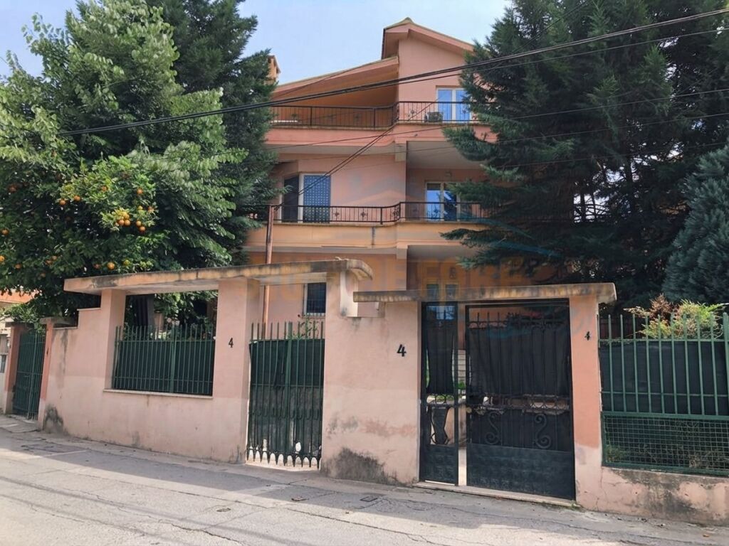 Qera, Vilë 3-Katëshe, Kodra e Priftit, Tiranë.