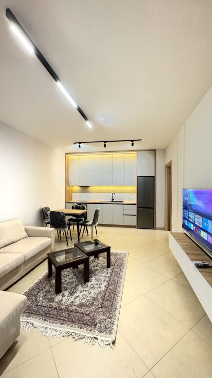 Affittasi 2+1+1 Via Peti Lago Asciutto 65.000 lek