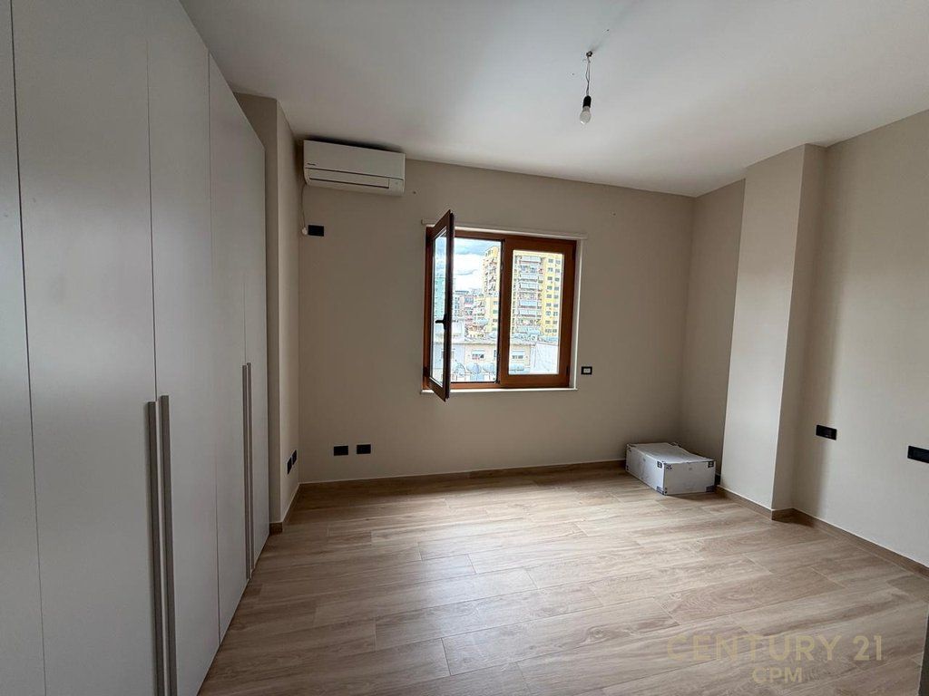 UFFICIO IN AFFITTO 138 M2 A GARDA, 4 AMBIENTI + POSTO AUTO