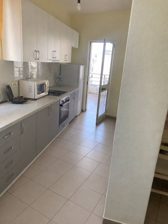 🏡 JEPET ME QIRA – APARTAMENT 2+1 💰 Çmimi: 50,000 Lekë/muaj