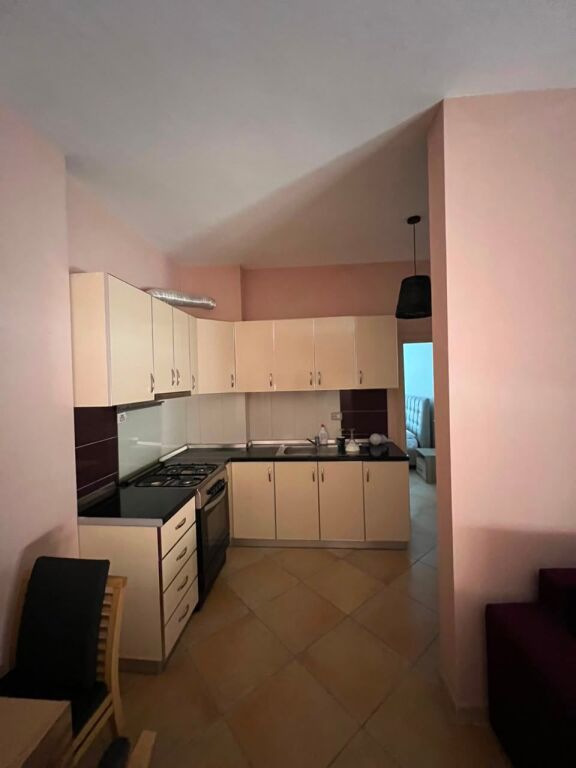 Jepet apartament me qera 2+1