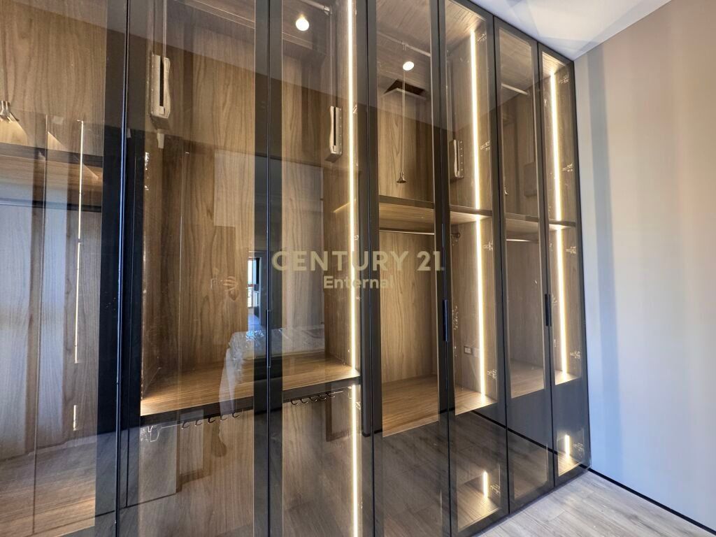 Luxury apartment 2+1+2 for rent at Garden Building