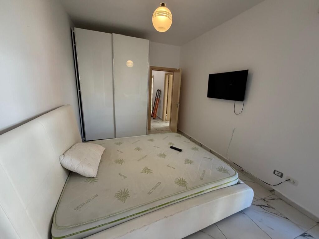 For rent 2+2 lake that furnished elevator also for arbnb 70000 lek
