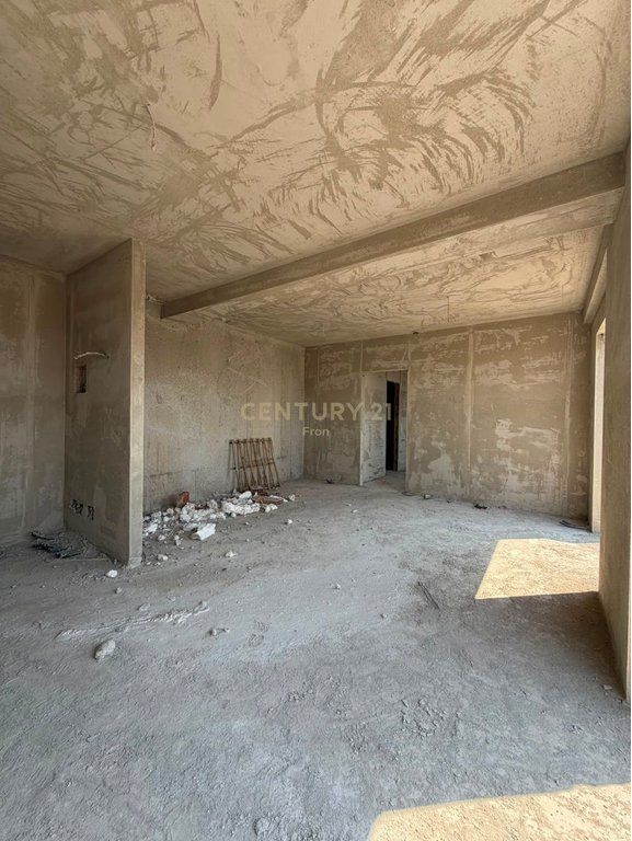 Shitet Apartament 2+1+ Verand 5 Maj