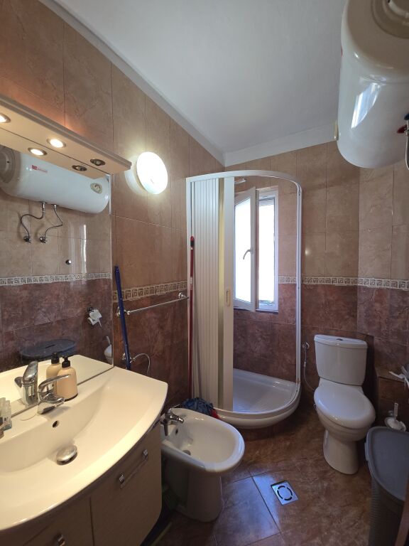 Apartament 2+1 me qera tek Garda