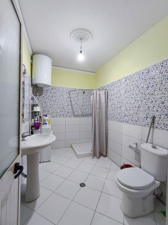 Apartament 2+1 me Qira në Rrotën e Kuqe, Durrës – Pranë Plazhit dhe Qendrës