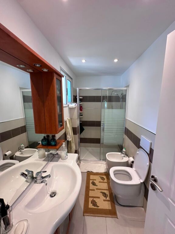 AFFITTASI CASA PRIVATA VICINO AL MATERNITÀ, DURRËS