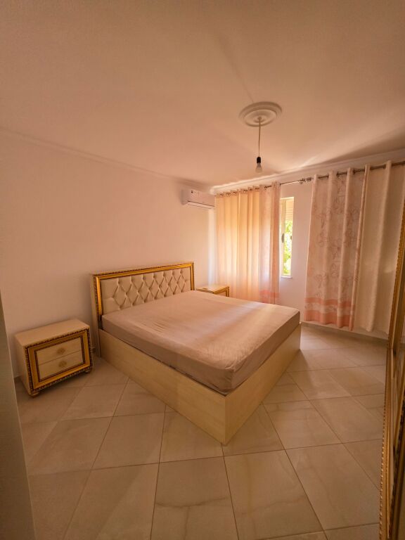 🏡 Apartament 2+1 me qera  📍 Yzberisht, pranë Grand Gallery   🏢 Kati 3 (me ashensor)  🛋️ I mobiluar  📐 Sipërfaqja: 95 m² 💰 Çmimi: 50.000 Lekë/Muaj  