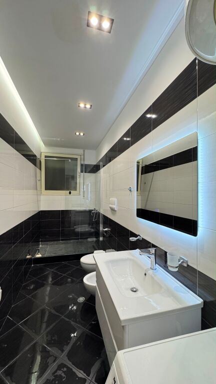 Affittasi 2+1+1 Via Peti Lago Asciutto 65.000 lek