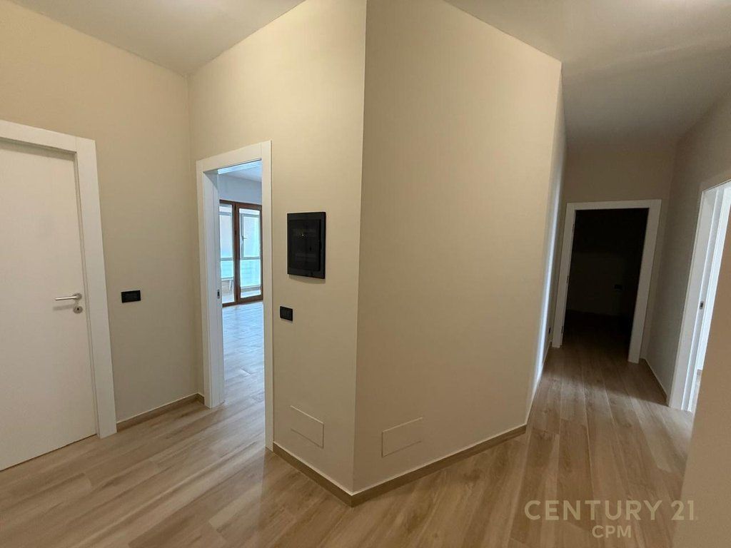 UFFICIO IN AFFITTO 138 M2 A GARDA, 4 AMBIENTI + POSTO AUTO