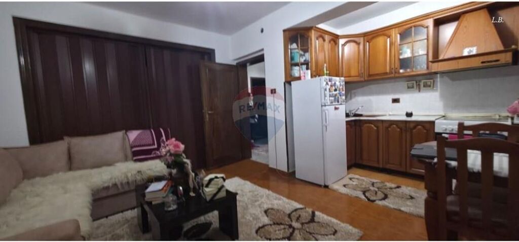 2+1 in affitto, Via Qemal Stafa