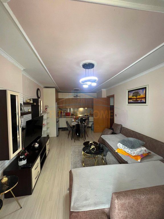 Shitet, Apartament 2+1+2, Unaza e Re