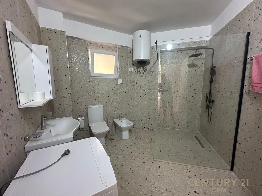 Qira, Apartament 2+1+2 per Zyra tek Garda