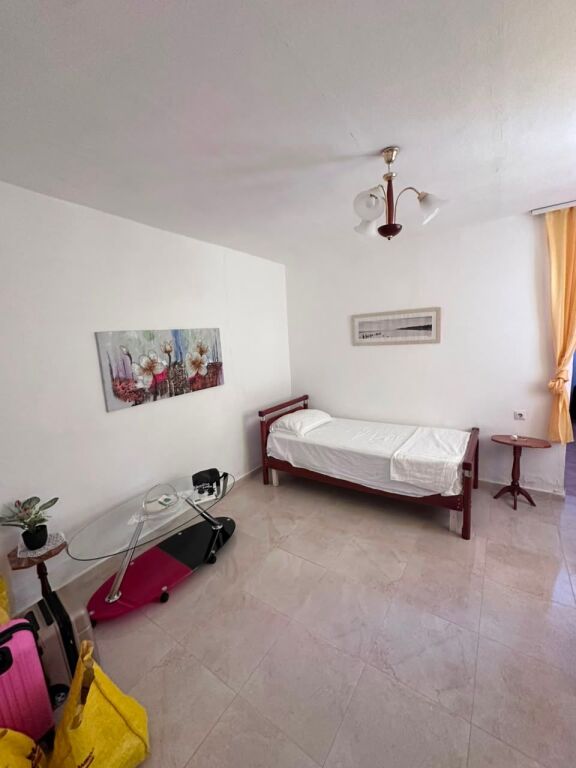 AFFITTASI CASA PRIVATA VICINO AL MATERNITÀ, DURRËS