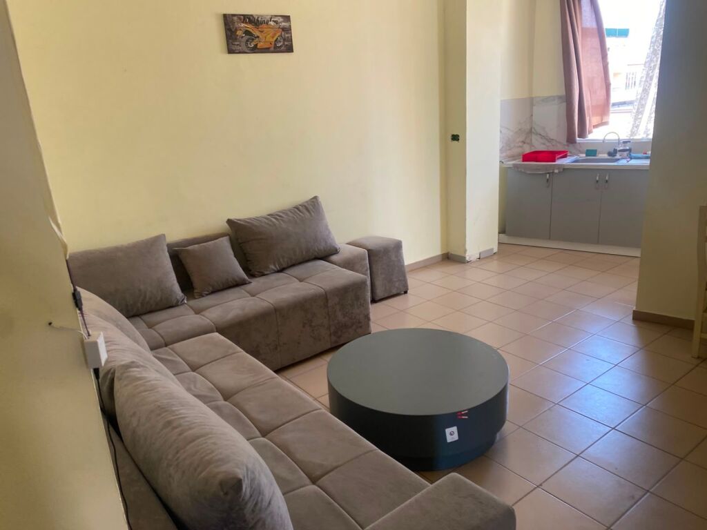 🏡 JEPET ME QIRA – APARTAMENT 2+1 💰 Çmimi: 50,000 Lekë/muaj
