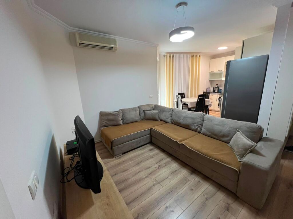 Jepet apartament 1+1 me qira tek ish Fusha e Aviacionit .