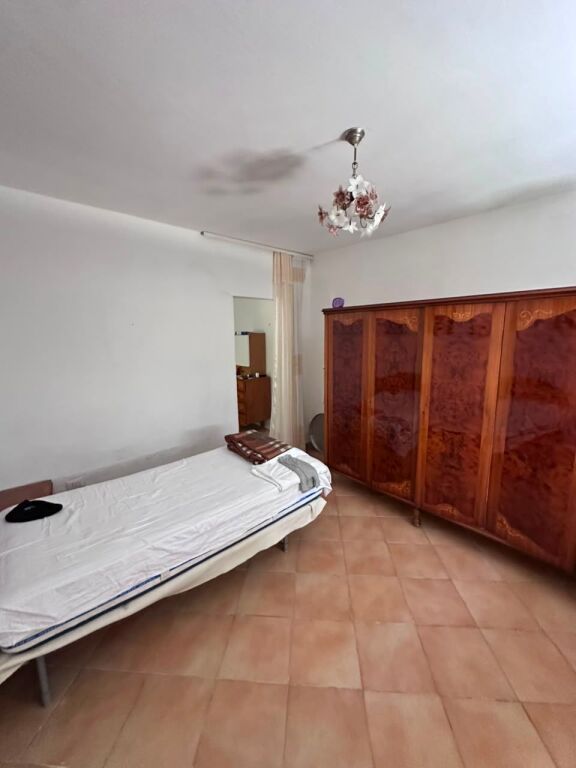 AFFITTASI CASA PRIVATA VICINO AL MATERNITÀ, DURRËS