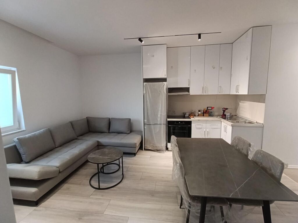 Apartament 2+1 me qera pran UET tek Kodra e Priftit