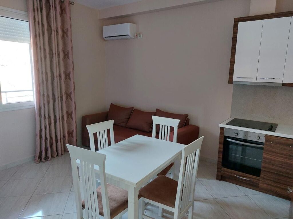 Apartament për qira afatgjatë Lungomare Vlora