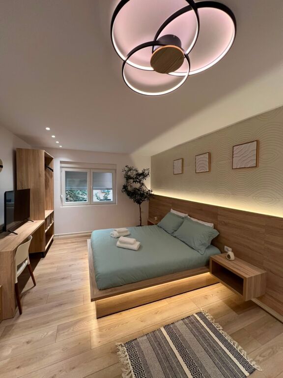Ne zonen e Durresit , prane Kafe Mulliri i Vjeter, jepet me qera apartament, 1+1, 60,000 Leke