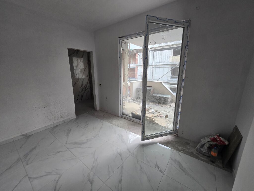 Tre Appartamenti 2+1+2 Con Balcone | In Vendita | Lago Secco