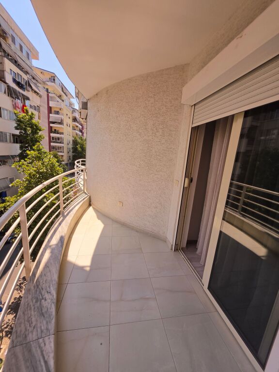 🏡 Apartament 2+1 me qera  📍 Yzberisht, pranë Grand Gallery   🏢 Kati 3 (me ashensor)  🛋️ I mobiluar  📐 Sipërfaqja: 95 m² 💰 Çmimi: 50.000 Lekë/Muaj  