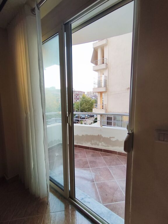 Apartament 2+1 me Qira në Rrotën e Kuqe, Durrës – Pranë Plazhit dhe Qendrës