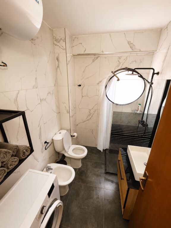Shitet Apartament 2+1