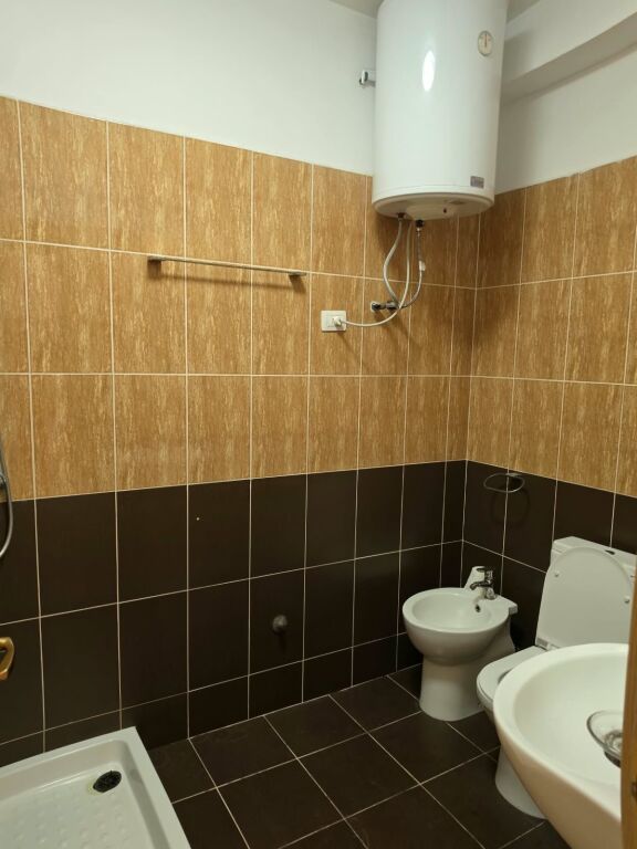 🏡 **AFFITTASI APPARTAMENTO 2+1+2**💰 **Prezzo: 60.000 Lek/mese**