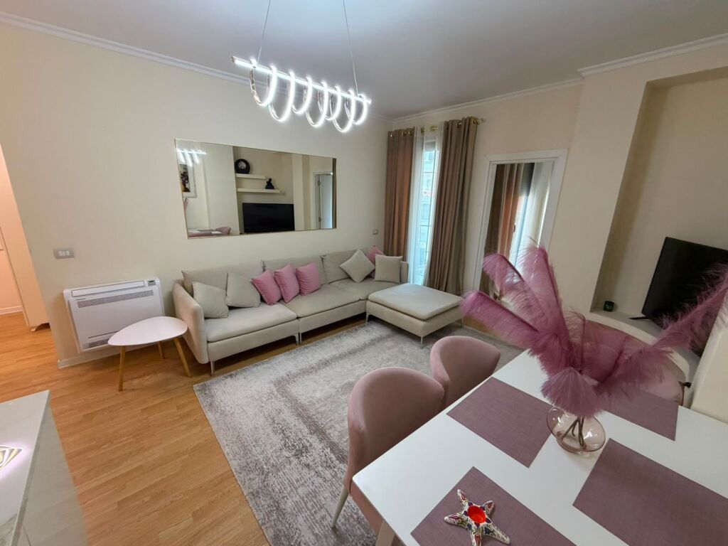 🚪Jepet me qera Apartament 2+1+2  📍Adresa : Rruga e Kosovareve 💶Cmimi 1200€