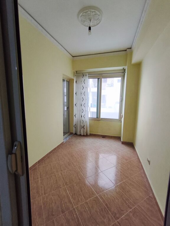 Apartament 2+1 me Qira në Rrotën e Kuqe, Durrës – Pranë Plazhit dhe Qendrës