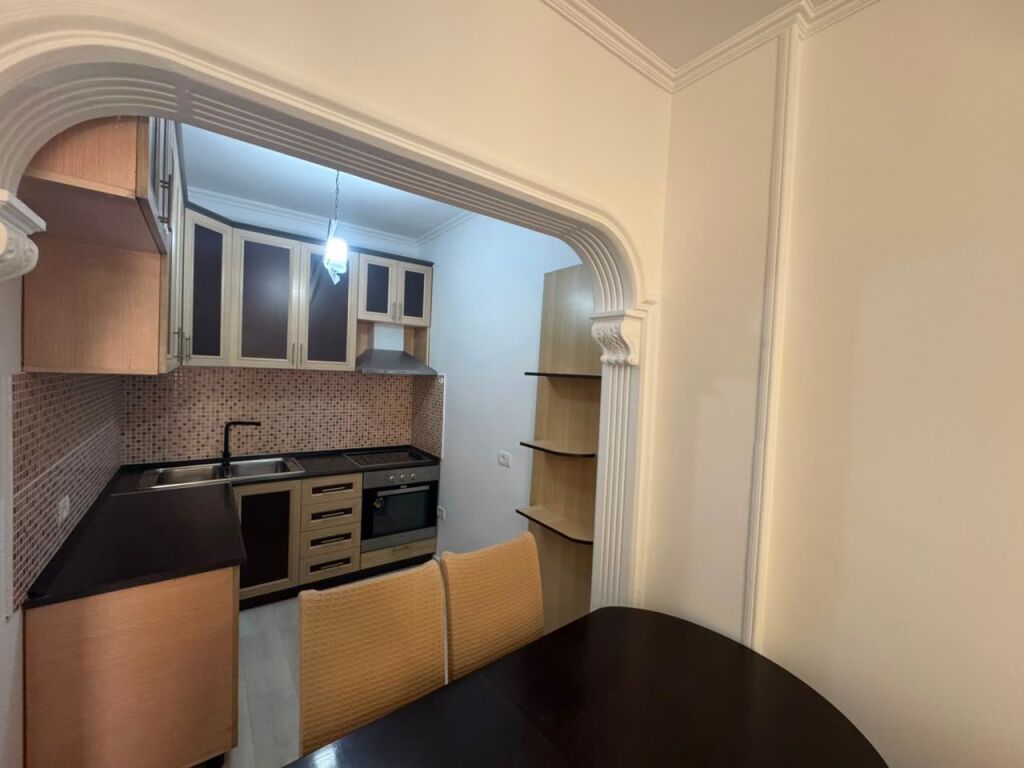 2+1 Apartment for rent – Near Globe / Kavajës Street !
