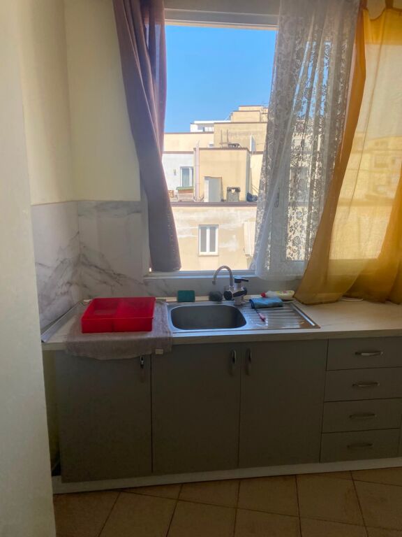 🏡 JEPET ME QIRA – APARTAMENT 2+1 💰 Çmimi: 50,000 Lekë/muaj