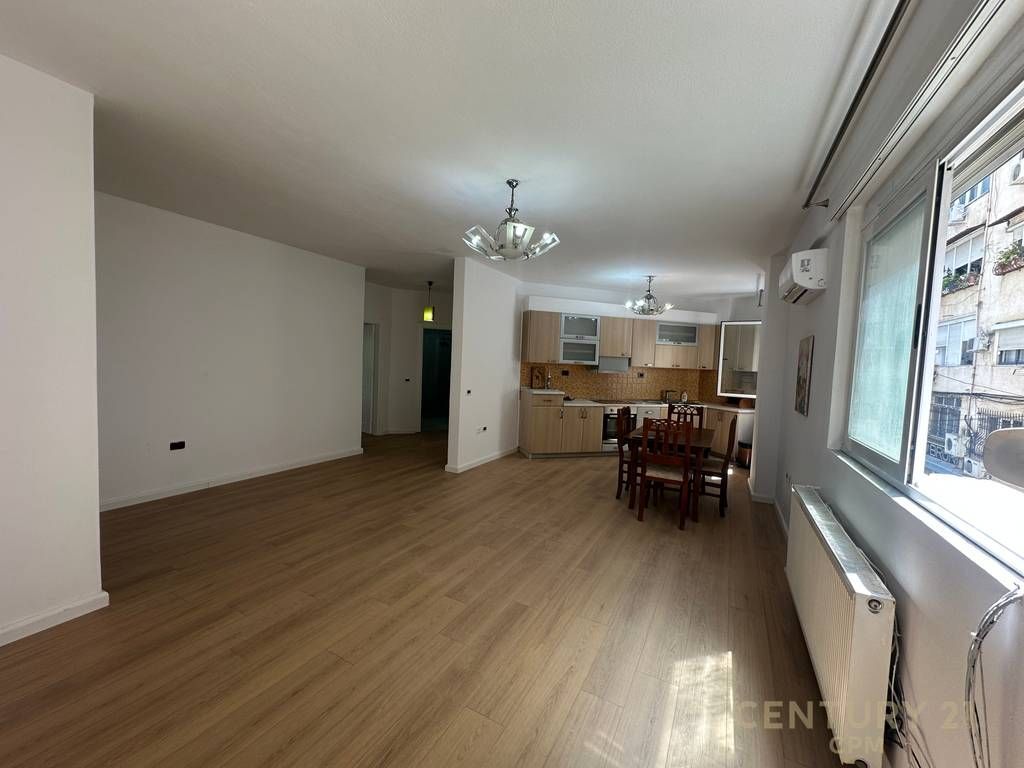 Qira, Apartament 2+1+2 per Zyra tek Garda
