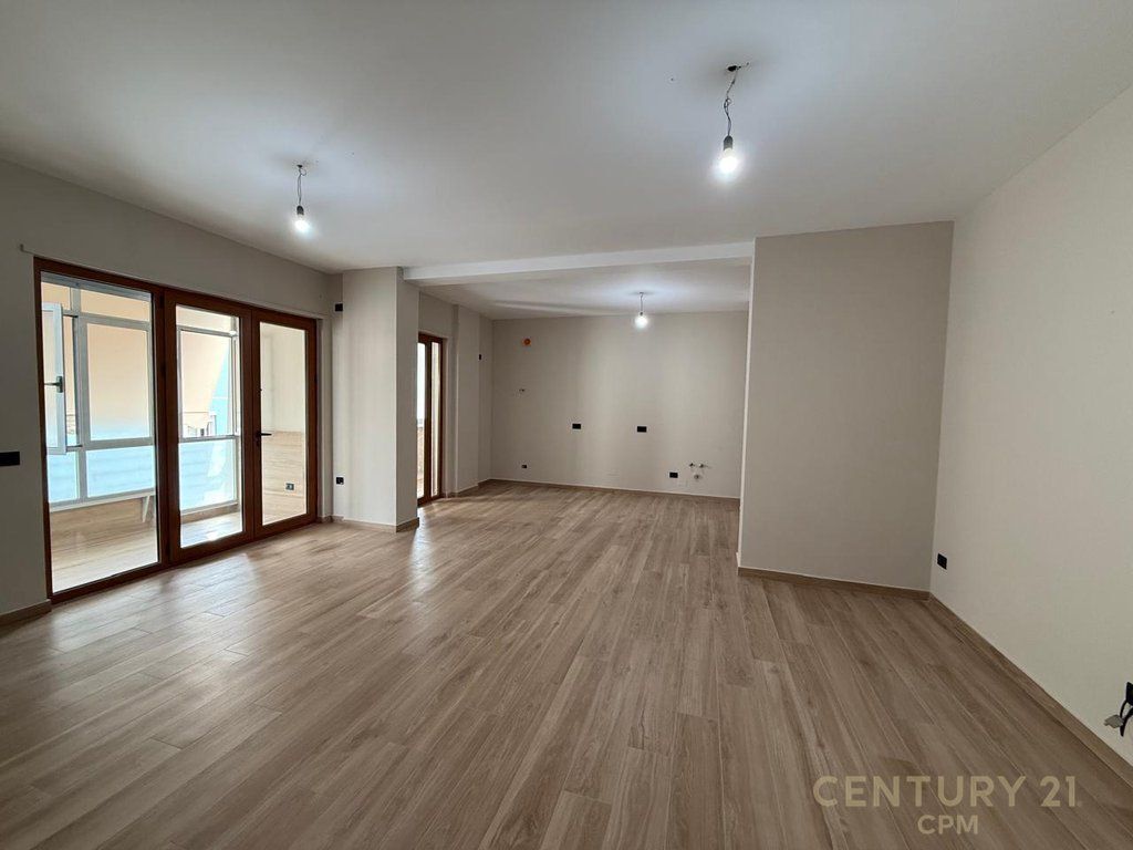 UFFICIO IN AFFITTO 138 M2 A GARDA, 4 AMBIENTI + POSTO AUTO