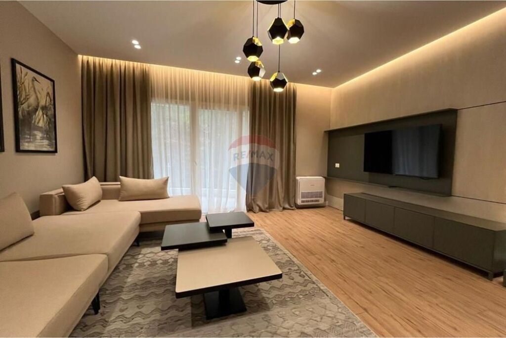 Jepet me qera apartament 2+1+2+ Post parkimi i mobiluar tek kopshti Botanik