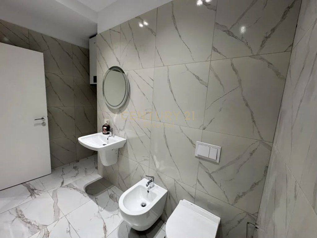 JEPET ME QIRA – APARTAMENT 2+1+2 + Post parkimi te Mine Peza