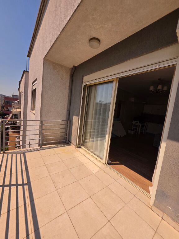 🏡 Appartamento 2+1+2+2 balconi in affitto  📍 Astir, vicino al mercato Jata 💰 Prezzo: 60.000 Lek/mese  