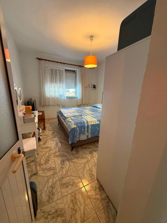 Appartamento 1+1 in affitto ville americane 2° piano villa + parcheggio 50000 lek