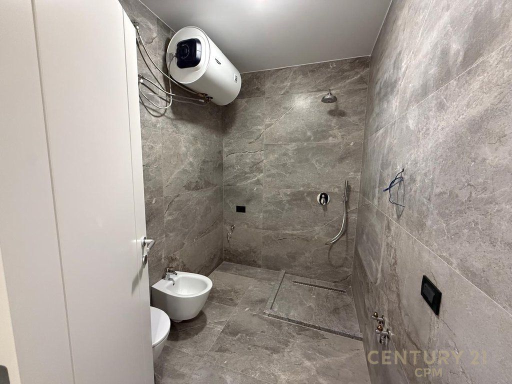 UFFICIO IN AFFITTO 138 M2 A GARDA, 4 AMBIENTI + POSTO AUTO