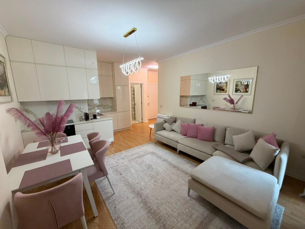 🚪Jepet me qera Apartament 2+1+2  📍Adresa : Rruga e Kosovareve 💶Cmimi 1200€