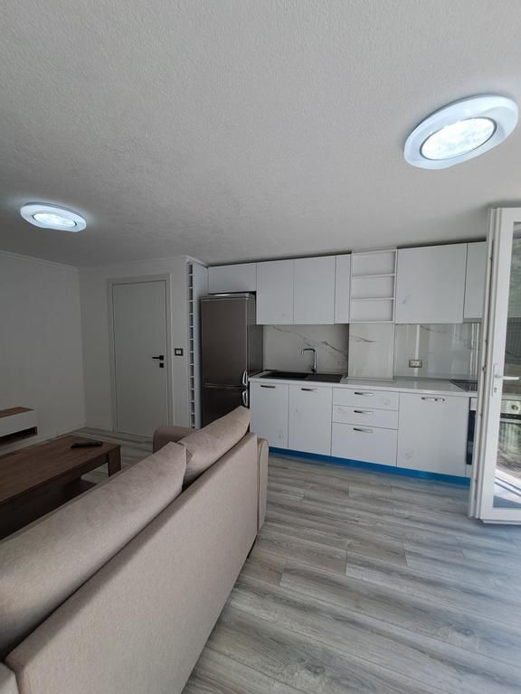 Jepet me qera apartament 1+1 tek 5 Maj