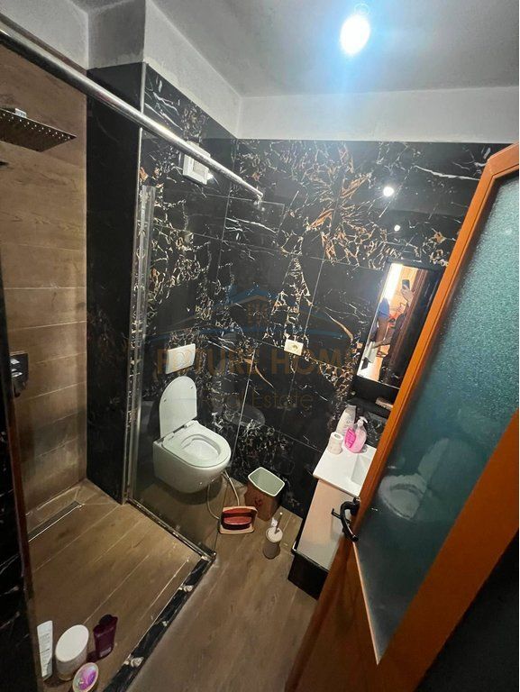 Shitet, Apartament 2+1+2, Unaza e Re