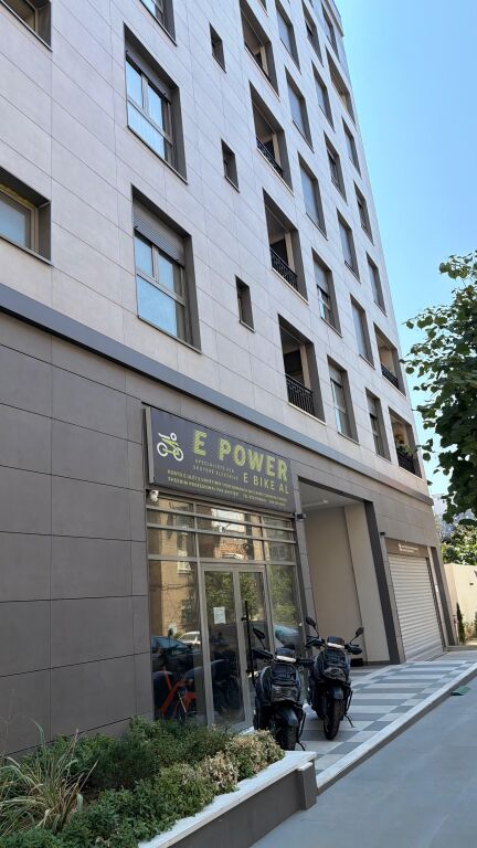 Jepet Me Qera 1+1 Kati 1 Banimi Per Zyre - Pamje Rruge Kryesore Afer Shkolles Kuqe