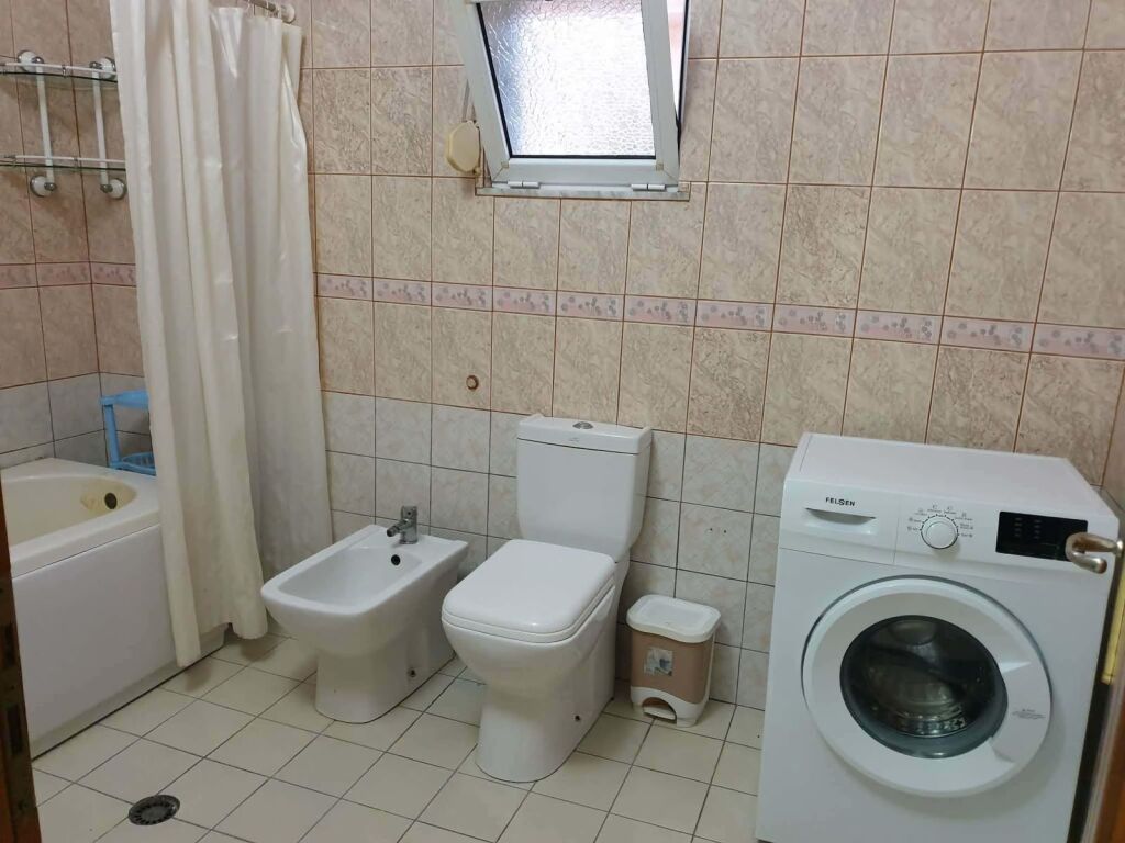 Jepet me qera 1+1 kati i 2 nje shtepie private